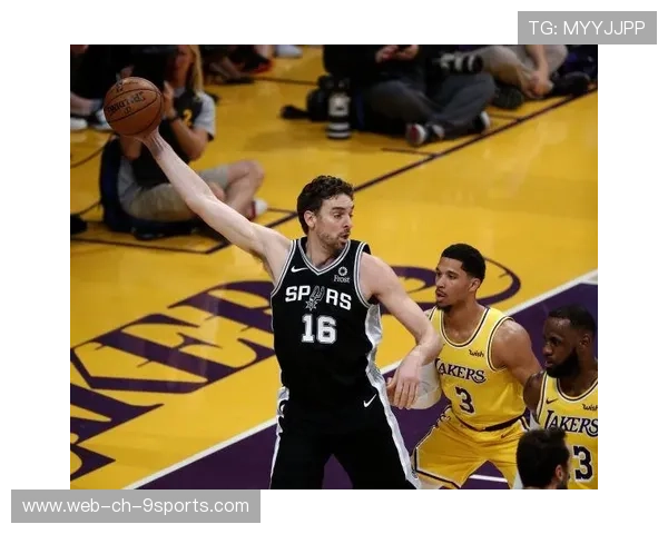 _马刺队稳扎稳打，赢得重要比赛_，马刺进攻