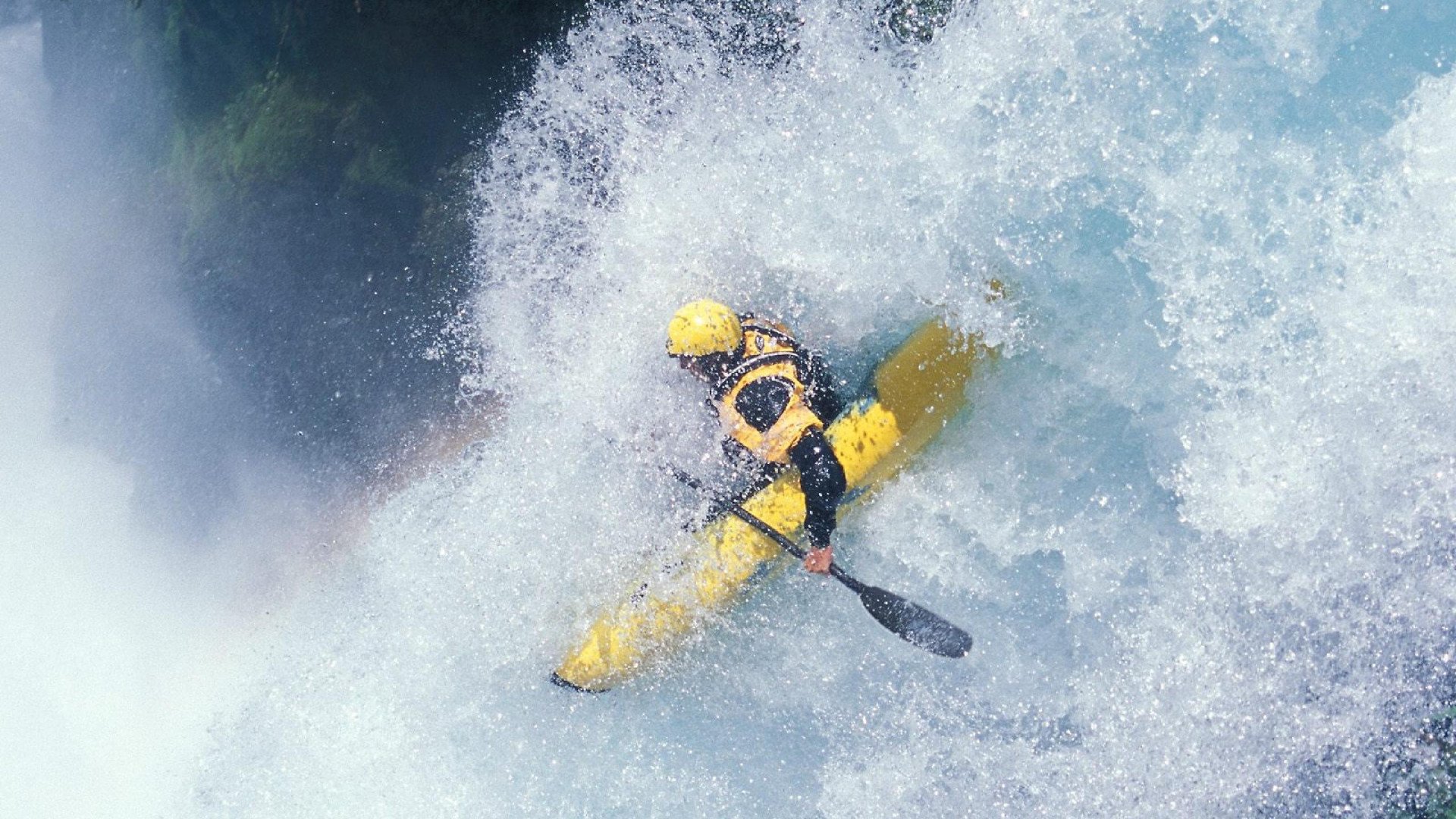 世界杯后：金手套门将拒绝豪门邀约 坚称“宁做家乡英雄”感动球迷